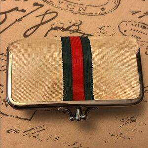 Gucci 60s Vintage Compact Sewing Kit Mirror Coin Purse Kiss Lock Travel Case